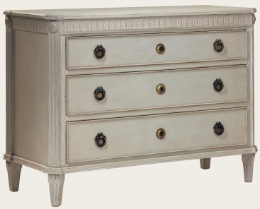 GUS045 - COMMODE WITH FLUTED CARVING
